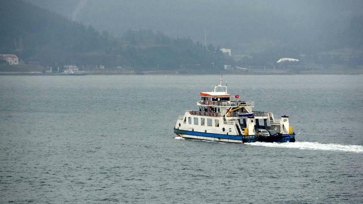 Bozcaada ve Gökçeada feribot seferlerine fırtına engeli