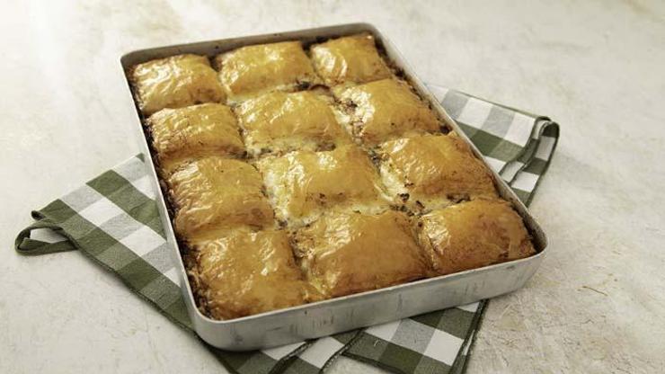Lahanalı Börek Tarifi - Lahanalı Börek Nasıl Yapılır