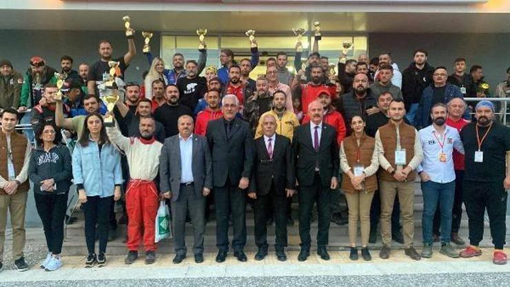 Off-Road yarışlarında dereceye girenlere kupa ve ödülleri verildi