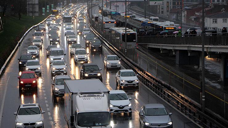Son dakika... İstanbulda yağmur trafiği