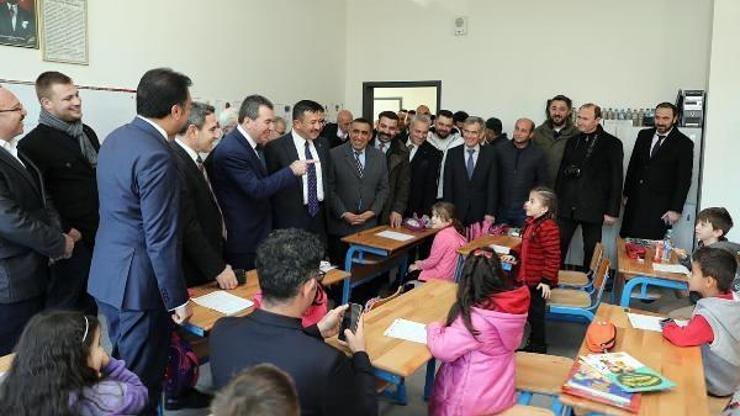 İzmir Bergamada hem okul açıldı, hem okul temeli atıldı