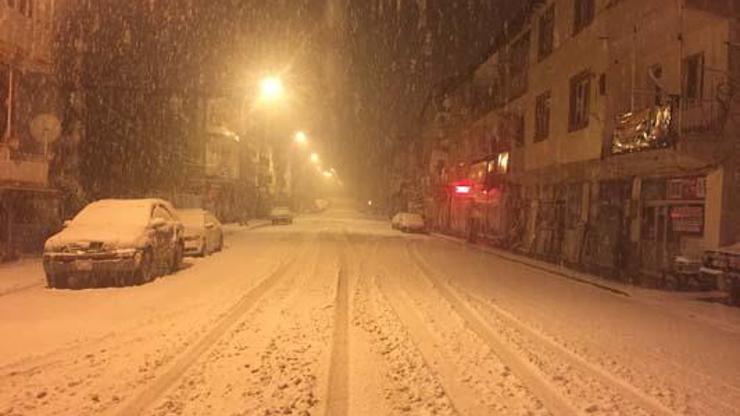 Adana ve Kahramanmaraşta yoğun kar: 3 ilçede okullar tatil