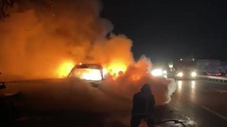 Kamyonet alev alev yandı, keçiler kurtarıldı