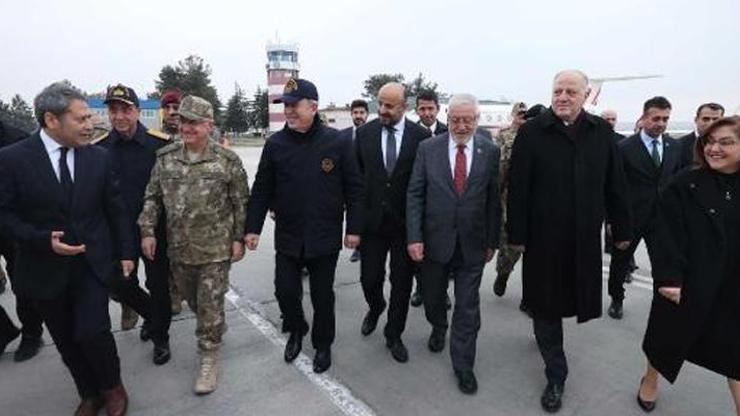 Bakan Akar beraberindeki komutanlarla Gaziantepe geçti