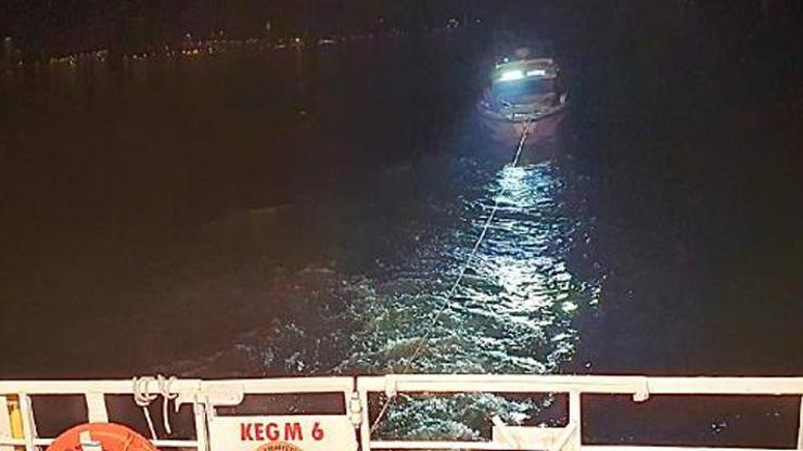 Avcılar açıklarında arızalanan tekneyi kıyı emniyeti kurtardı