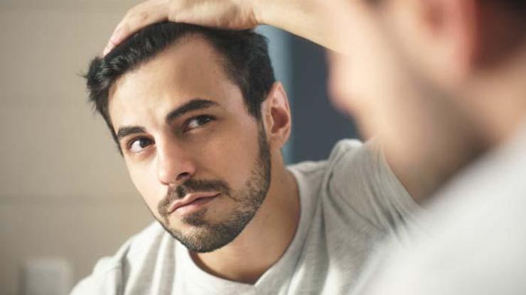 Erkekler köşeli bir yüz hattı için neler yapmalı, neler yapmalı