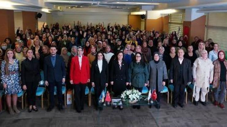 AK Parti İzmirde Siyaset Akademisi Kadın programı tamamlandı