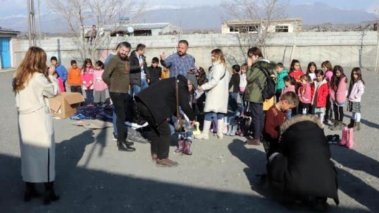 Ağrı Dağı’nın eteğinde yaşayan çocukların yüzü güldü