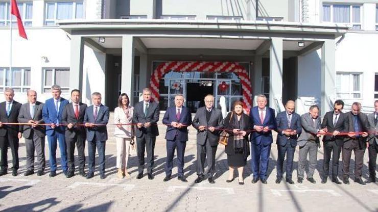 Adana’da Hüsnü Özyeğin Ortaokulu açıldı