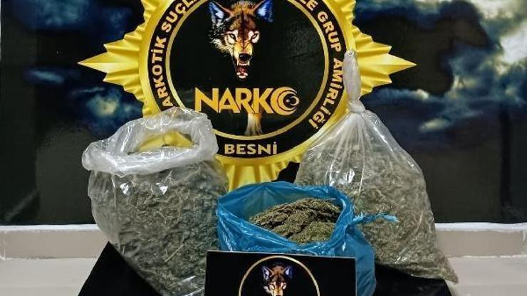 Adıyamanda, otomobilde 5 kilo esrar ele geçti