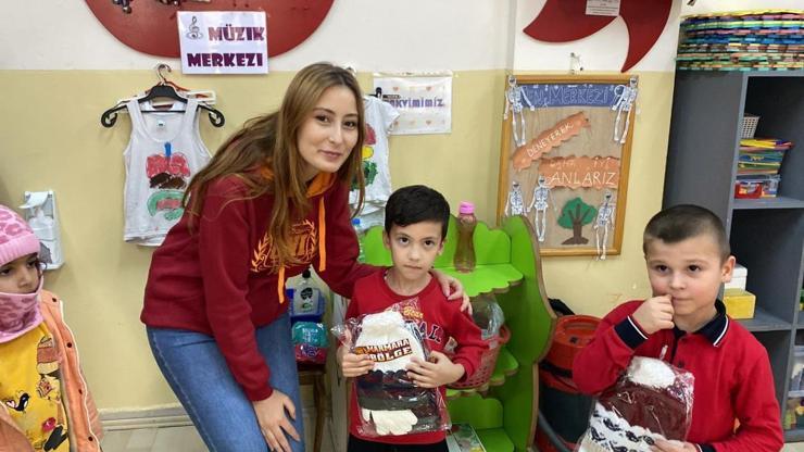Galatasaray taraftarı köydeki çocukları sevindirdi