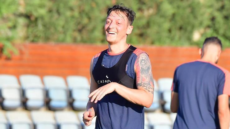 Mesut Özil için sürpriz transfer iddiası Yeni takımı...