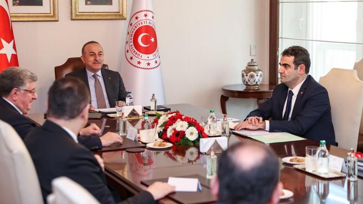 Türkiyeden Suriye diplomasisi: Bakan Çavuşoğlu Suriyedeki muhalif grup liderleriyle görüştü