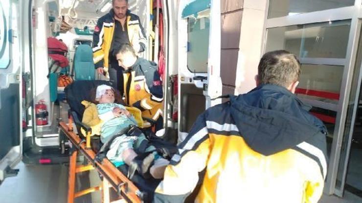 Adıyamanda otomobil şarampole devrildi: 5 yaralı