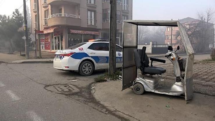 Engelli gencin bisikletinin tekeri patladı, polis yardımcı oldu