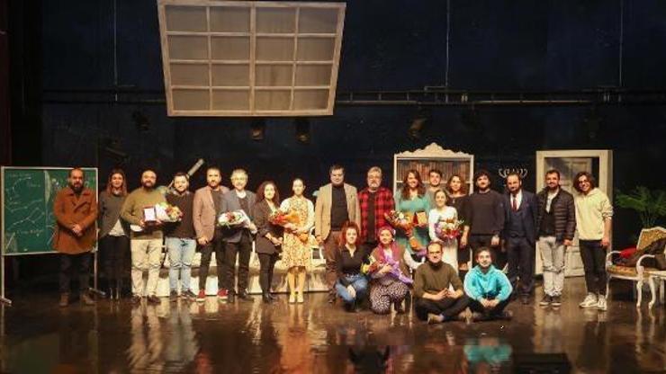 Uşak Şehir Tiyatrosu Gökyüzünde Bir Noktayı seyirciyle buluşturdu