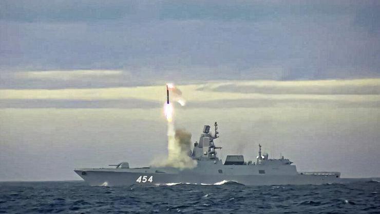 Rus savaş gemisi Norveç Denizi’nde tatbikat düzenliyor