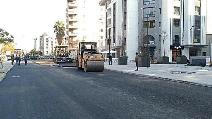 Bayraklı Adalet Mahallesinde asfaltlama çalışması tamamlandı