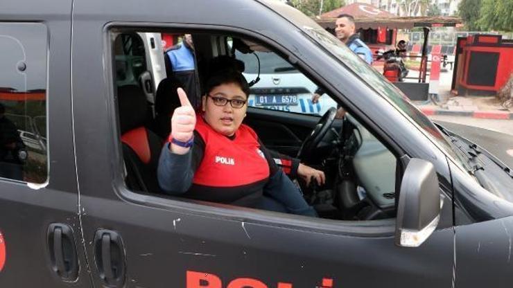 Otizmli yüzücü, İlayda’nın polis sevgisi