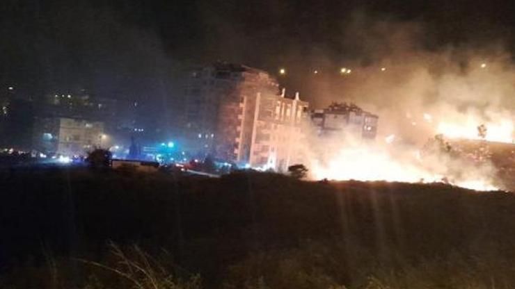 Hatayda yerleşim yerine yakın bölgede makilik yangını