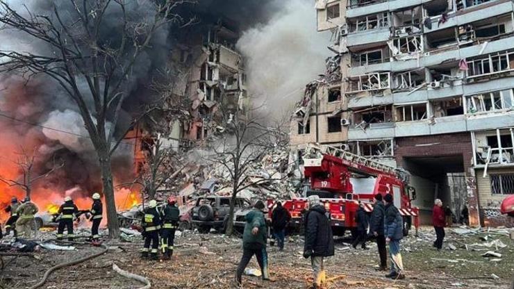 Ukraynada vurulan binadan acı haber 5 kişinin cesedine ulaşıldı