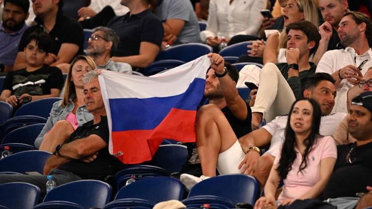 Avustralya Açıkta Rusya ve Belarus bayraklarına yasak