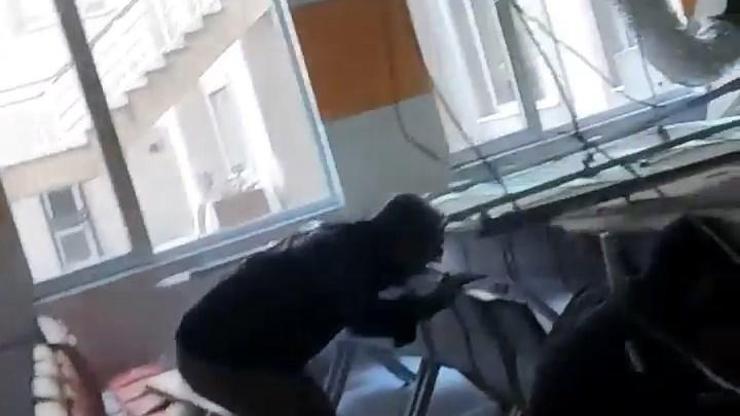 Sultangazi Nüfus Müdürlüğünün tavanı çöktü