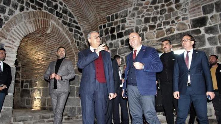 Diyarbakır Valisi Su, restorasyonu tamamlanan burçlarda incelemelerde bulundu