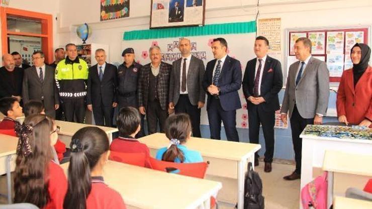 Kumlucada 15 bin 849 öğrenci karne heyecanı yaşadı