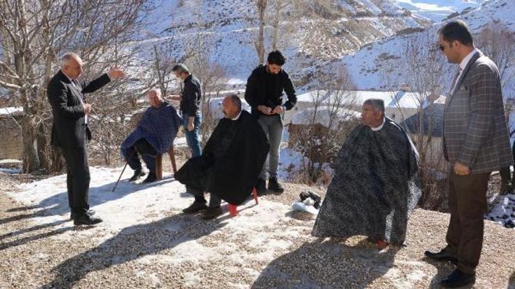 Usta öğreticiler, köyleri gezip yaşlı ve engellilerin saç kesimini yaptı