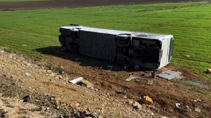 Gaziantepte şarampole devrilen yolcu otobüsün sürücüsü yaralandı