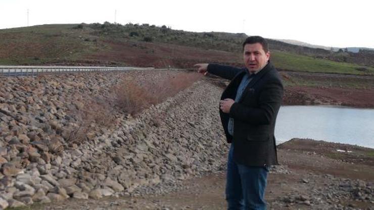 Kilis’teki Sapkanlı göletindeki su seviyesi düştü