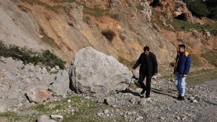 Gaziantepte yola düşen kaya parçası korkuttu