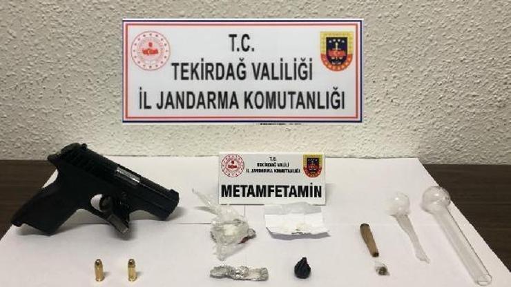 Tekirdağda üzerlerinde uyuşturucu yakalanan 4 şüpheli gözaltına alındı