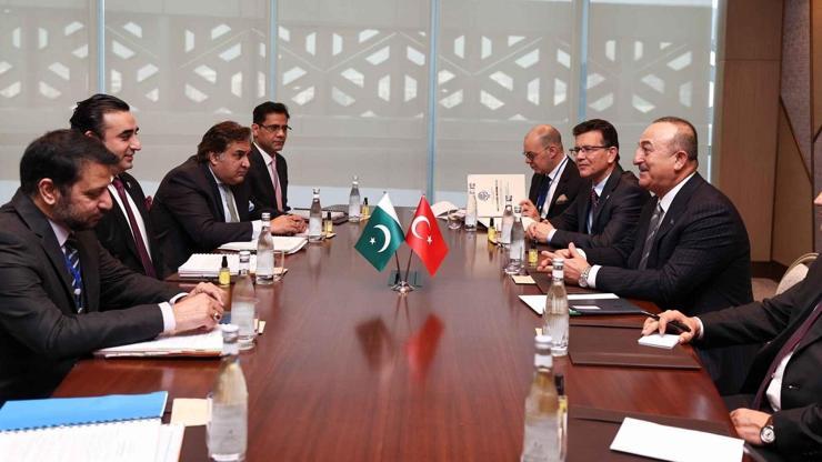 Bakan Çavuşoğlu, Pakistanlı mevkidaşı Zerdari ile görüştü