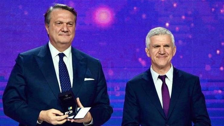Hasan Arata Polonyada anlamlı ödül