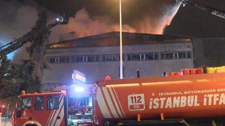 Pendikte 3 katlı fabrikada yangın