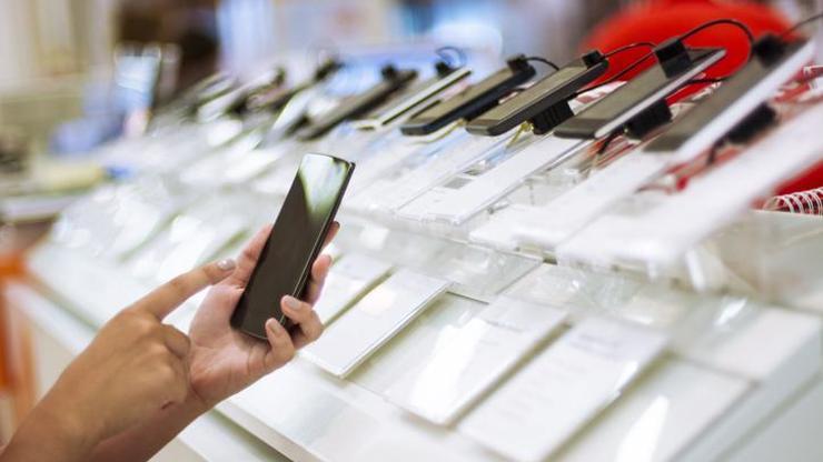 Akıllı telefon satışları 2013′ten beri görülmemiş bir düşük seviyeye indi