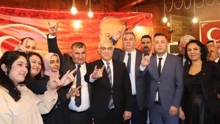 MHPye katılanlara rozetleri takıldı