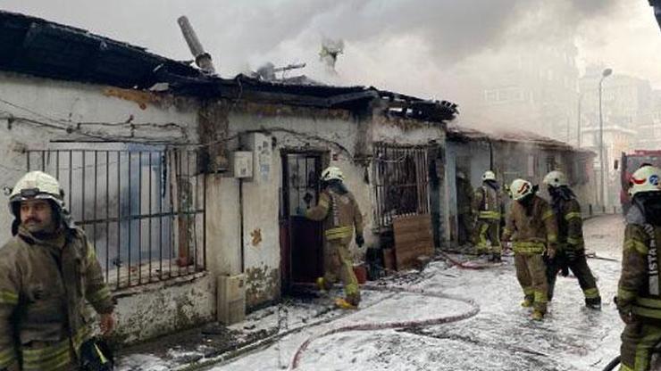 Şişlide 2 gecekondu alev alev yandı