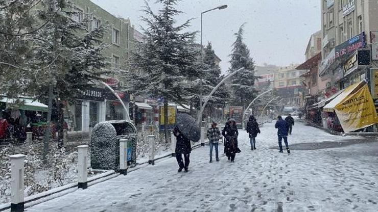 Niğde’de kar yağışı başladı