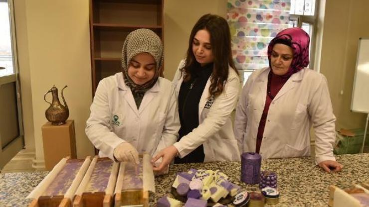 Karataylı kadınlar lavanta ile dondurmadan kolonyaya kadar üretim yapıyor