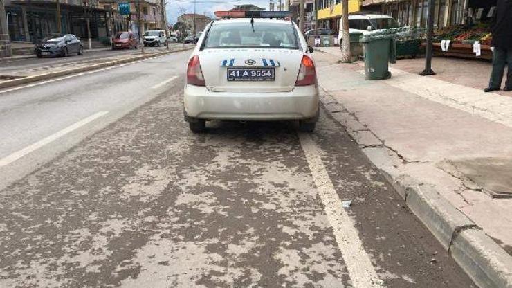 Bisikletiyle otomobilin açılan kapısına çarptı, arkadan gelen kamyonetin altında kaldı