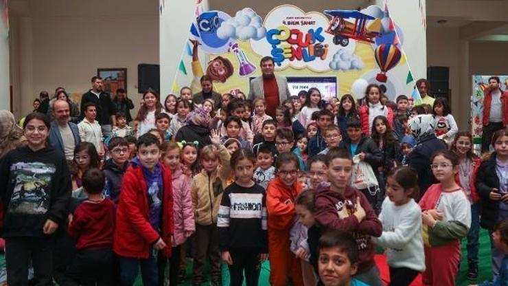 Uşakta yarı yıl tatilinde çocuklar için eğlencenin adresi Atatürk Kültür Merkezi oldu
