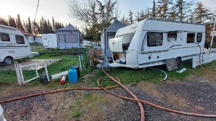 Kamp alanındaki karavan yandı