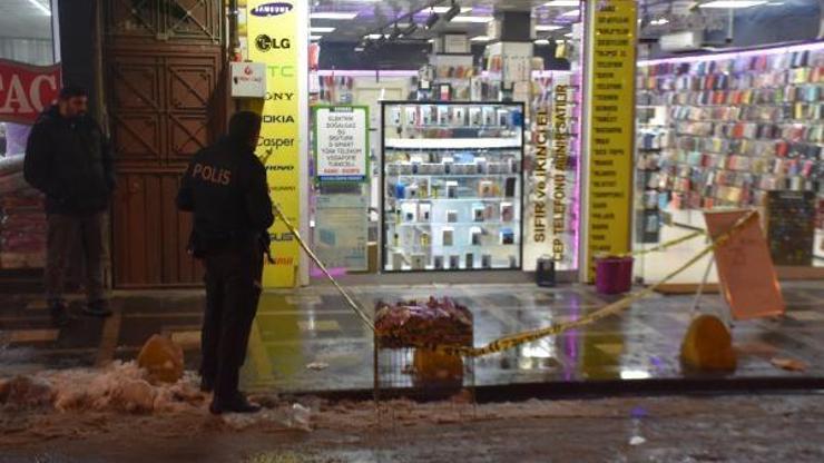 Yalnız yaşadığı evinin penceresinden düşerek öldü
