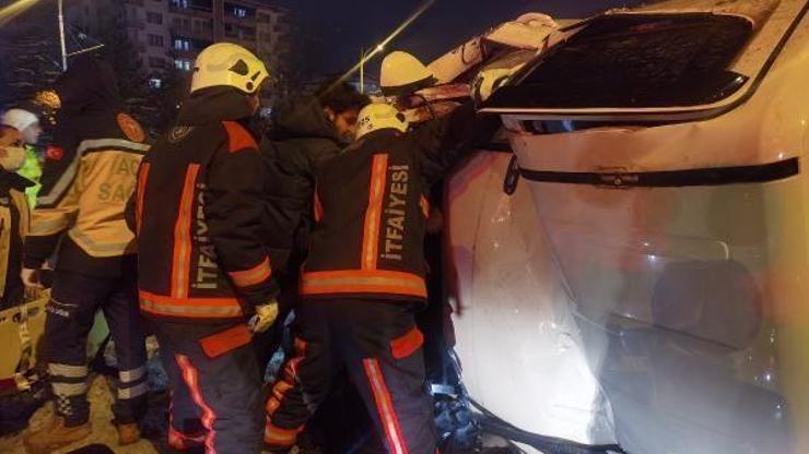 Malatyada, hafif ticari araç ile otomobil çarpıştı: 2 yaralı