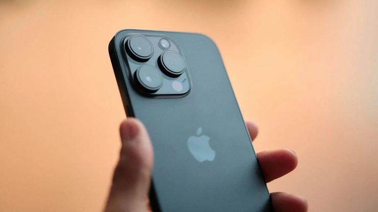 Apple pahalı bir iPhone üzerinde çalışıyor
