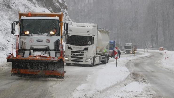 Zonguldakta 135 köy yolu ulaşıma kapandı