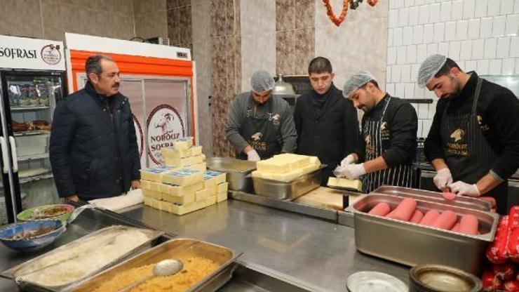 Vanda kadınlar depremzedeler için kumanya hazırlıyor